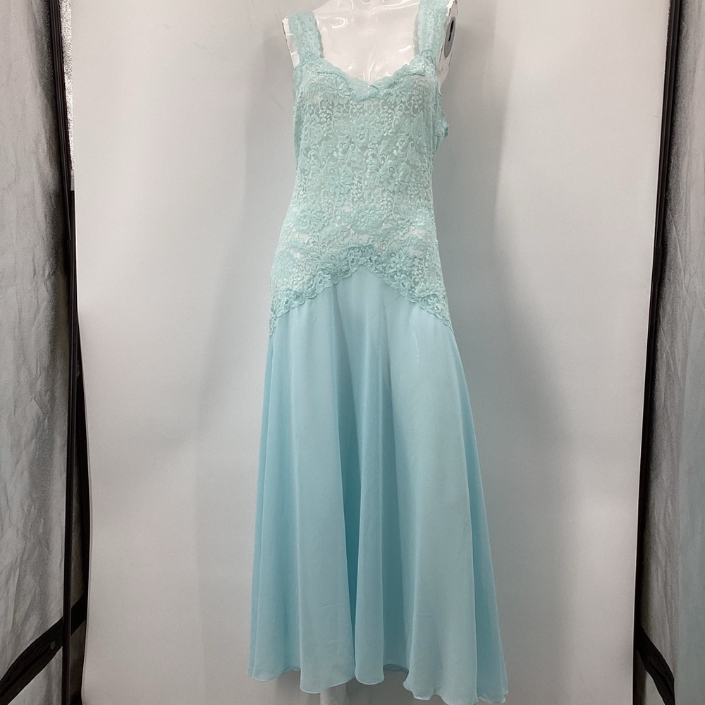 *** Amazing Delicates Gown *** M